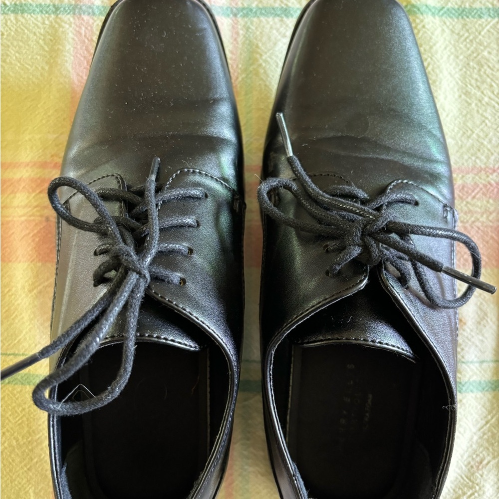 Boys black Perry Ellis dress shoe. Good condition - Picture 2 of 5